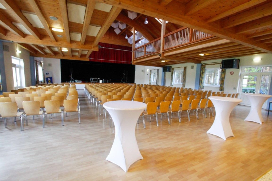 mehrzweckhalle-mieten---altendorf-2632-grossveranstaltunzuschauerraum.jpg